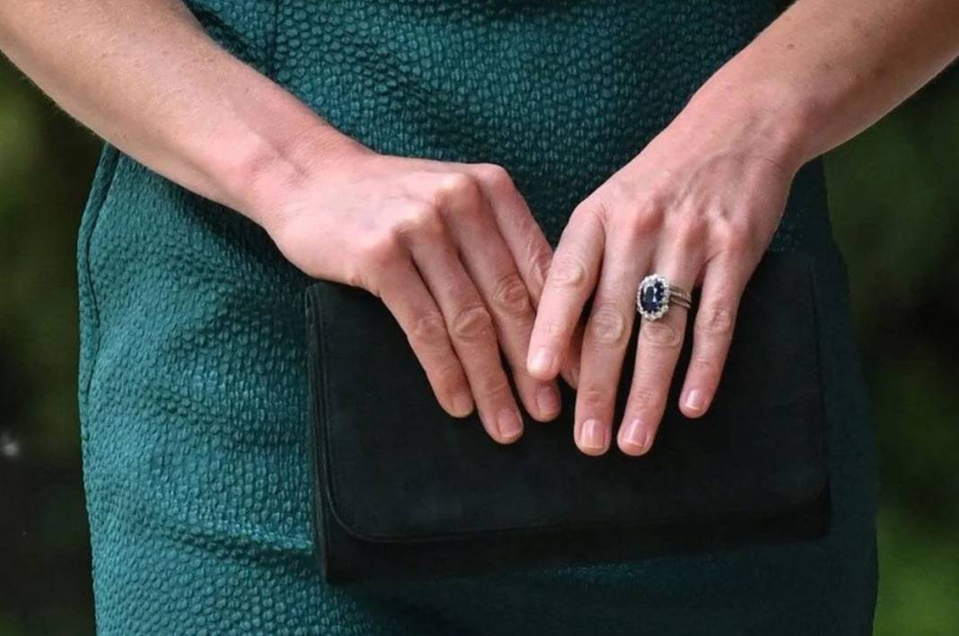 Kate Middleton'ın Ünlü Yüzüğü Lanetli Mi? 5